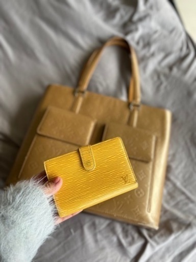 LOUIS VUITTON トートバッグと財布