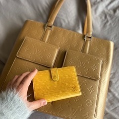LOUIS VUITTON トートバッグと財布