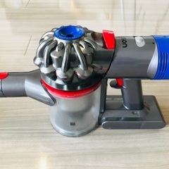 Dyson V8 Fluffy(フィルターの蓋に破損あり)の画像