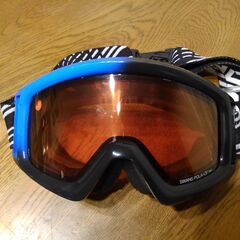 スワン　スキーヘルメットとゴーグルの画像