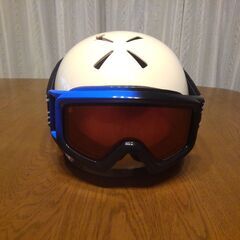 スワン　スキーヘルメットとゴーグルの画像