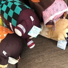新品タグ付き 鬼滅の刃 めちゃでかぽふっとくつろぎぬいぐるみの画像