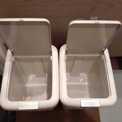 【引き取り手確定】無料　ニトリのゴミ箱　３０ﾘｯﾄﾙ　２つの画像