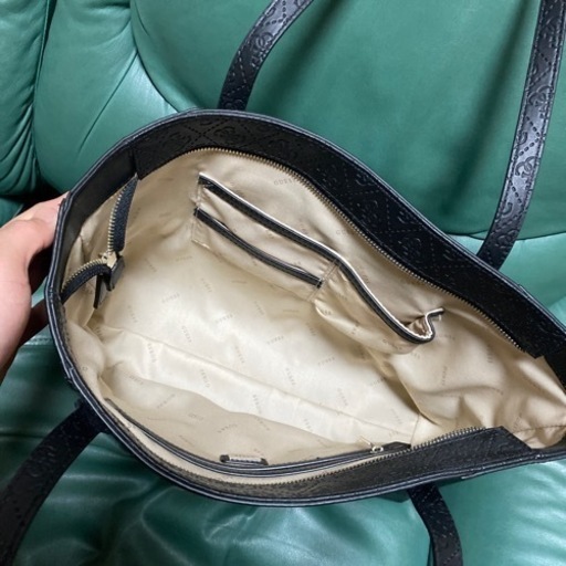 GUESSトートバッグ