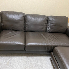 3人掛けソファーオットマン付き(革製)値下げ中