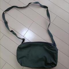 ユニクロ　サコッシュバッグ