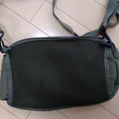 ユニクロ　サコッシュバッグの画像