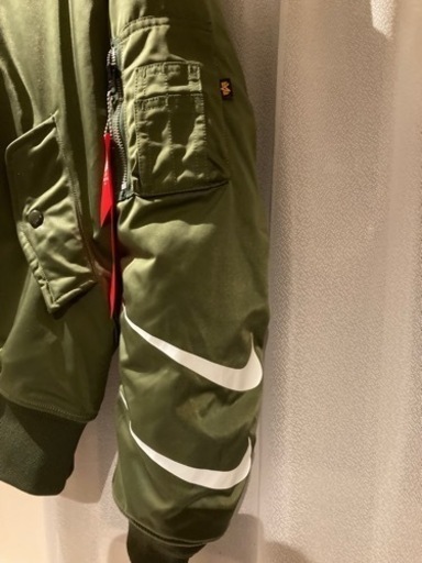 ナイキ スウッシュロゴ　MA-1 ブルゾン