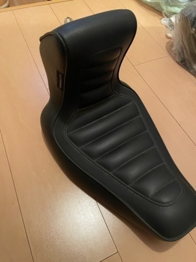 ハーレー　シート　値下げ