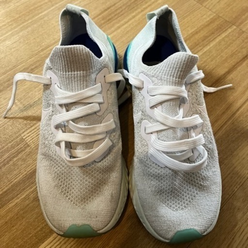 NIKE  スニーカー　　美品　　大至急