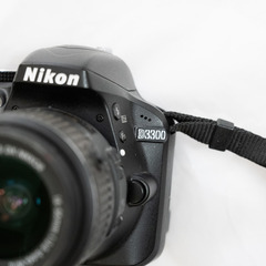 Nikon（ニコン）D3300 デジタル一眼レフカメラ・レンズキット 18-55 VR2  BLACK　箱・説明書付き　軽くて持ち歩きやすい＊初級者入門機として人気のカメラです＊の画像