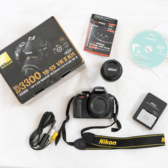 Nikon（ニコン）D3300 デジタル一眼レフカメラ・レンズキット 18-55 VR2  BLACK　箱・説明書付き　軽くて持ち歩きやすい＊初級者入門機として人気のカメラです＊の画像