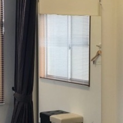 突っ張り壁面大型ミラー