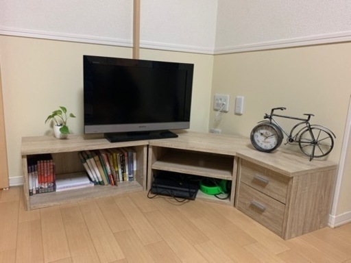 木目調のコーナーテレビボード✨