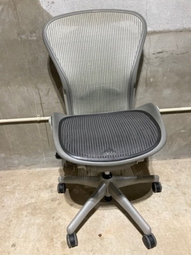 激安いHerman Miller Aeron ハーマンミラー アーロンチェア Bサイズ　パンダのミネラル色