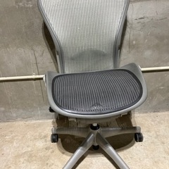 激安いHerman Miller Aeron ハーマンミラー アーロンチェア Bサイズ　パンダのミネラル色