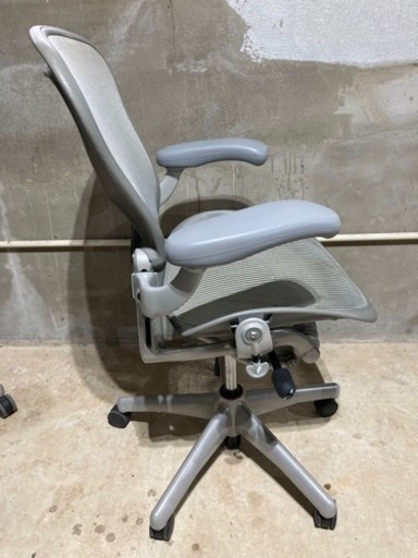 ミネラル色のハーマンミラー アーロンチェア Bサイズ Herman Miller Aeron 