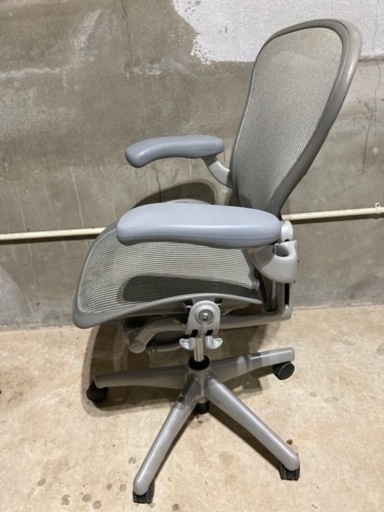 ミネラル色のハーマンミラー アーロンチェア Bサイズ Herman Miller Aeron 
