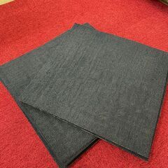 【使用済み 0円】サンゲツタイルカーペット29枚（ベージュ＆ネイビー）の画像