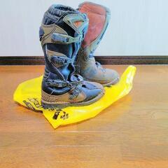 モトクロス用ブーツの画像