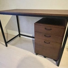 【取りに来てくださる方限定　板橋　美品】東京インテリア　デスク＋袖机の画像