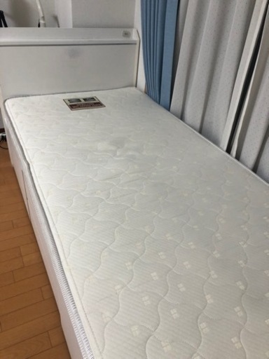 シングルベッド　ニトリ　ベッド　収納付き　
