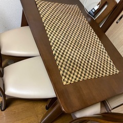 ダイニングテーブル　椅子4脚セット