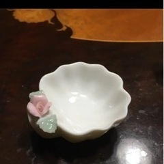 バラの陶器 ２セットの画像