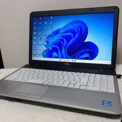 Fujitsu　LIFEBOOK　15インチ　SSD搭載　Wi-Fi　マルチ　テンキー付き　Windows11