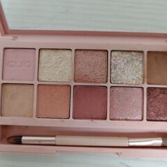 クリオ　アイシャドウパレットの画像