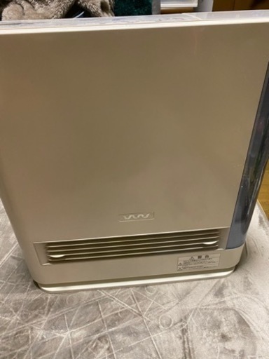 サンヨー　加湿セラミックファンヒーター