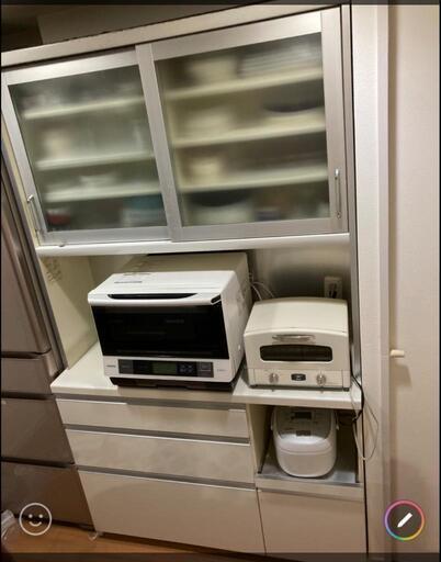 美品 コンセント付き食器棚