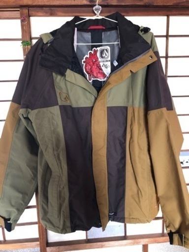 防寒ジャケット スノボ volcom