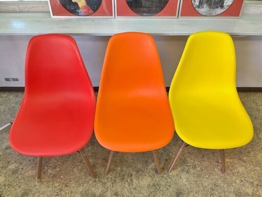 値下げしました!!　オシャレで可愛い３色のイス！
