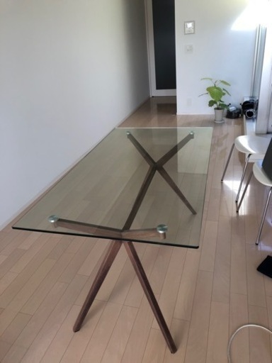 ガラスダイニングテーブル　140cm✖️80cm