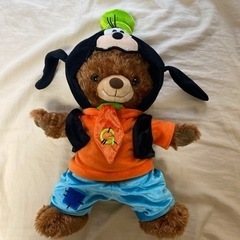 ディズニーユニベアシティ　くまのぬいぐるみ　グーフィーの服付き