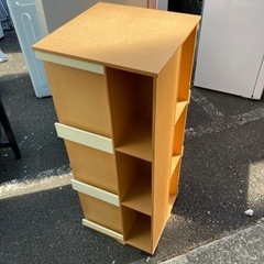 ● 回転式の本棚、ディスプレイ付き