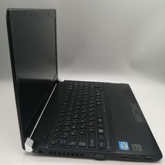 東芝ノートパソコン i3（中古）4GBのメモリ、SSD120GB,13.3画面、Intel HD Graphics 3000、Windows11, Office2021, Photoshop2021, Illustrator2021,Corel2021,FilmoraX等.の画像