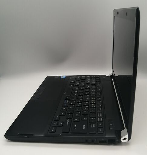東芝ノートパソコン i3（中古）4GBのメモリ、SSD120GB,13.3画面、Intel HD Graphics 3000、Wind