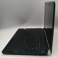 東芝ノートパソコン i3（中古）4GBのメモリ、SSD120GB,13.3画面、Intel HD Graphics 3000、Windows11, Office2021, Photoshop2021, Illustrator2021,Corel2021,FilmoraX等.の画像