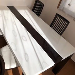 ダイニングテーブル　椅子4脚セット