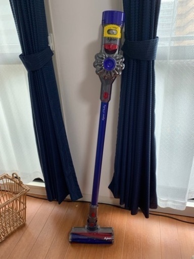 Dyson v7 ダイソン　コードレスクリーナー