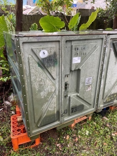 【希少】【残り3個早い者勝ち‼︎】米軍 FRP 軽量 コンテナ 物置 収納①