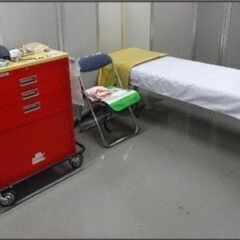 ワクチン職域接種の受付や誘導のお手伝いをして頂きます。リーダーがいますので、指示を受けて作業をして頂きます。日払い可。まだ枠が空いていますの画像