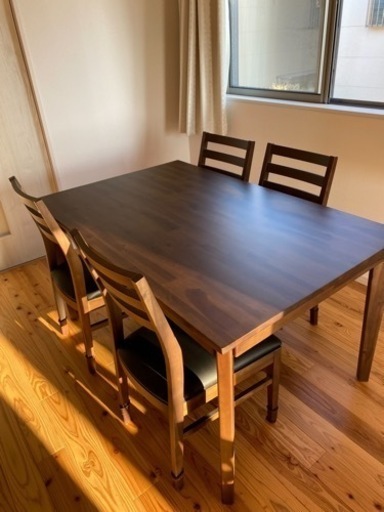 テーブルと椅子