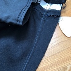 スラックスのウエスト詰め出来ます。