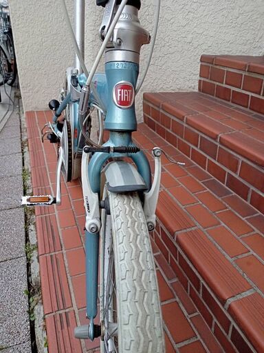 【FIAT】折りたたみ自転車　20インチ　軽量アルミ製　7段変速　泥よけ付　カラータイヤ　若林自転車　唐崎セール！
