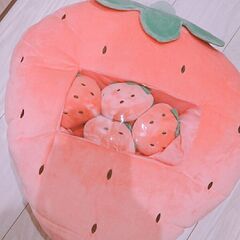いちご　クッション