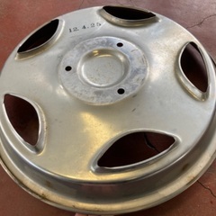 【ワンコイン】２トントラックリア15インチホイールキャップの画像