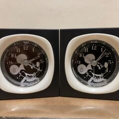 ディズニー　モノトーンミッキーアラームクロック2個＆アラーム付トラベルクロックの画像